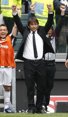 Torino, vittoria sul Palermo della Juventus:  il 29 scudetto . Scatta la festa per Antonio Conte e i giocatori. Reuters